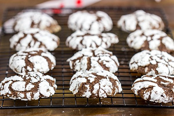 Forget making snowballs outside! Stay inside and make a batch of these Chocolate Snowball Cookies instead!