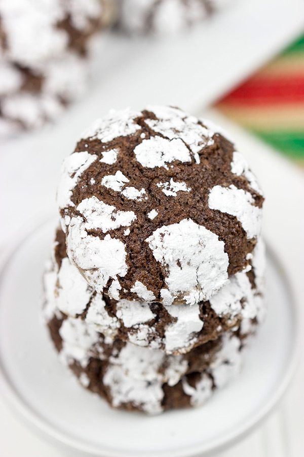 Forget making snowballs outside! Stay inside and make a batch of these Chocolate Snowball Cookies instead!