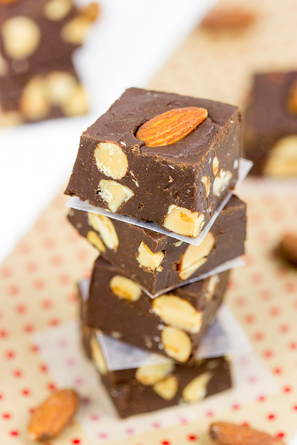 Need an easy treat for Christmas Eve or New Year's celebrations? How about this Dark Chocolate Almond Fudge?