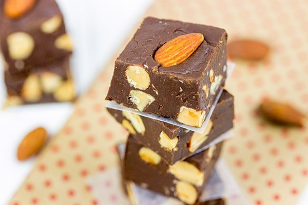Need an easy treat for Christmas Eve or New Year's celebrations? How about this Dark Chocolate Almond Fudge?