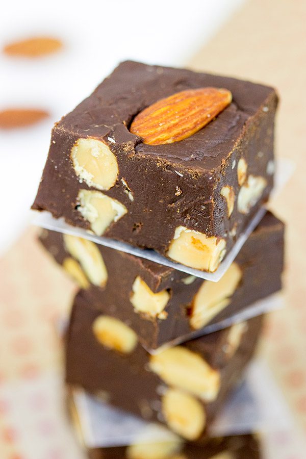 Need an easy treat for Christmas Eve or New Year's celebrations? How about this Dark Chocolate Almond Fudge?