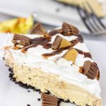 No-bake your way to deliciousness with this No-Bake Peanut Butter Pie!