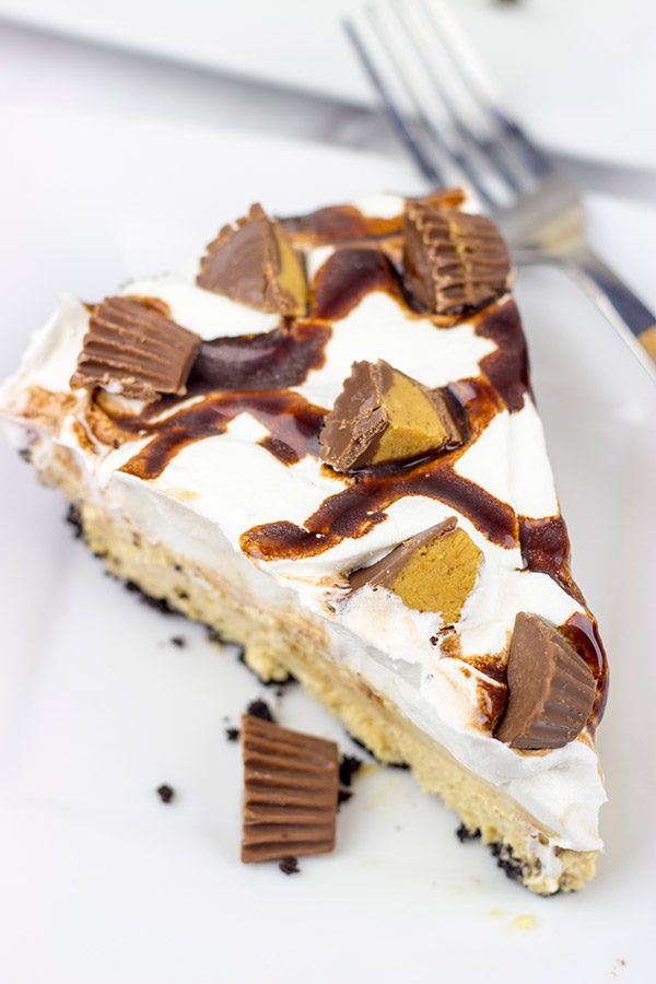 No-bake your way to deliciousness with this No-Bake Peanut Butter Pie!
