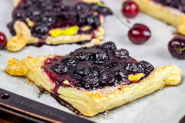 With layers of vanilla pastry cream and homemade cherry pie filling, these Vanilla Cherry Tarts make a great summer dessert!