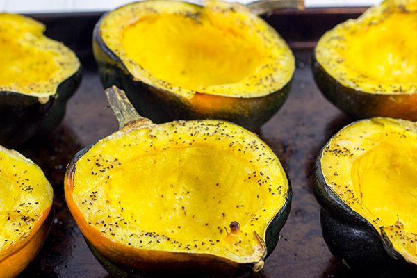 These Stuffed Acorn Squash make for a fun and healthy Autumn dinner!