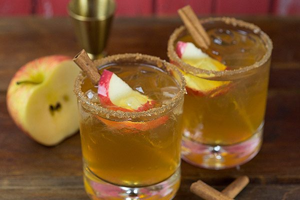 Fall is here! Grab some fresh apple cider and whip up this fun Bourbon Apple Cider Cocktail!