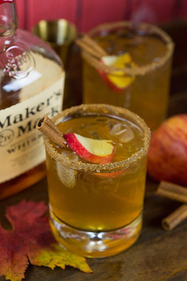Fall is here! Grab some fresh apple cider and whip up this fun Bourbon Apple Cider Cocktail!