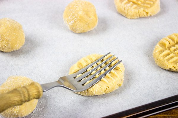 These Classic Peanut Butter Cookies are simple...and delicious! I dare you to eat just one!