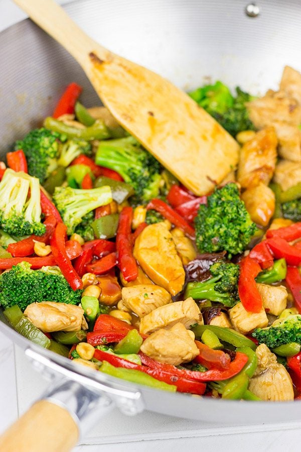 This General Tso's Chicken Stir Fry makes for an easy and delicious weeknight dinner!
