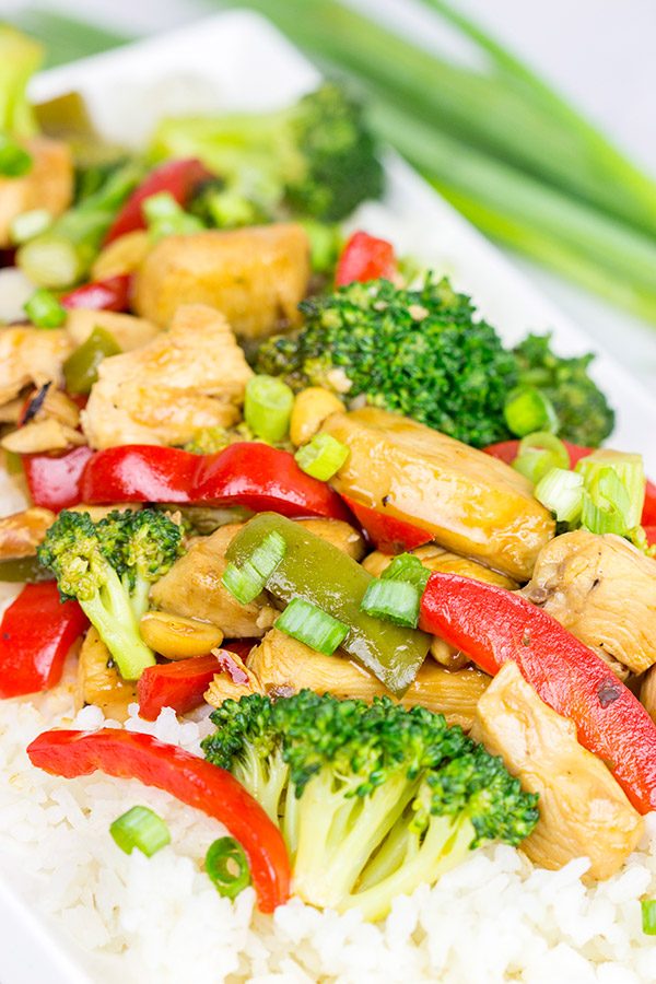 This General Tso's Chicken Stir Fry makes for an easy and delicious weeknight dinner!