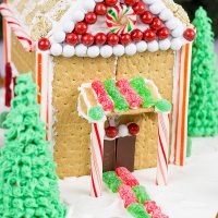 Have you ever made a Holiday Gingerbread House? Here are some tips and tricks for this classic Christmas activity!