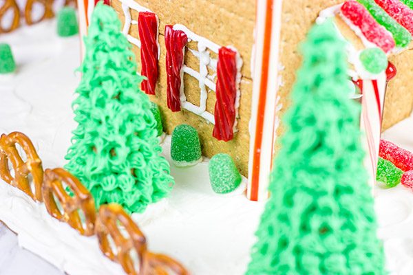 Have you ever made a Holiday Gingerbread House? Here are some tips and tricks for this classic Christmas activity!