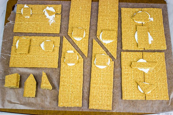 Have you ever made a Holiday Gingerbread House? Here are some tips and tricks for this classic Christmas activity!