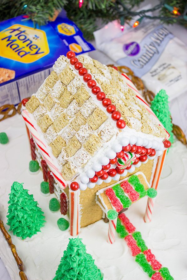 Have you ever made a Holiday Gingerbread House? Here are some tips and tricks for this classic Christmas activity!