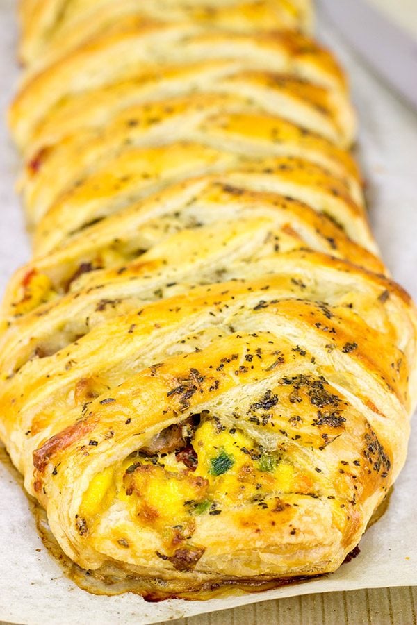 This Sausage and Egg Breakfast Braid is a fun way to serve up a weekend breakfast!