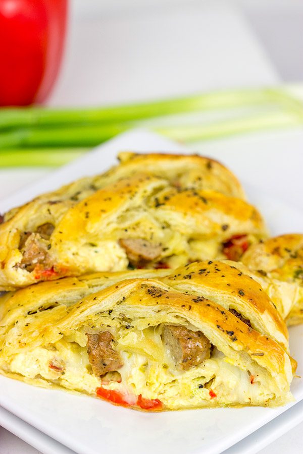 This Sausage and Egg Breakfast Braid is a fun way to serve up a weekend breakfast!