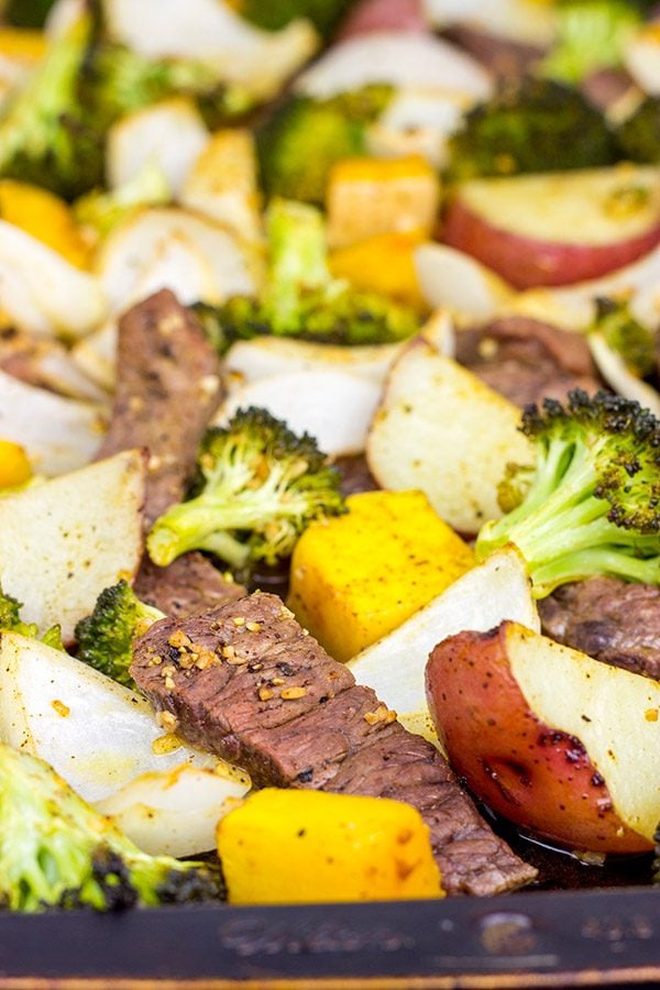 Looking for an easy dinner during the busy holiday season? Give this Sheet Pan Steak and Roasted Veggies a shot!
