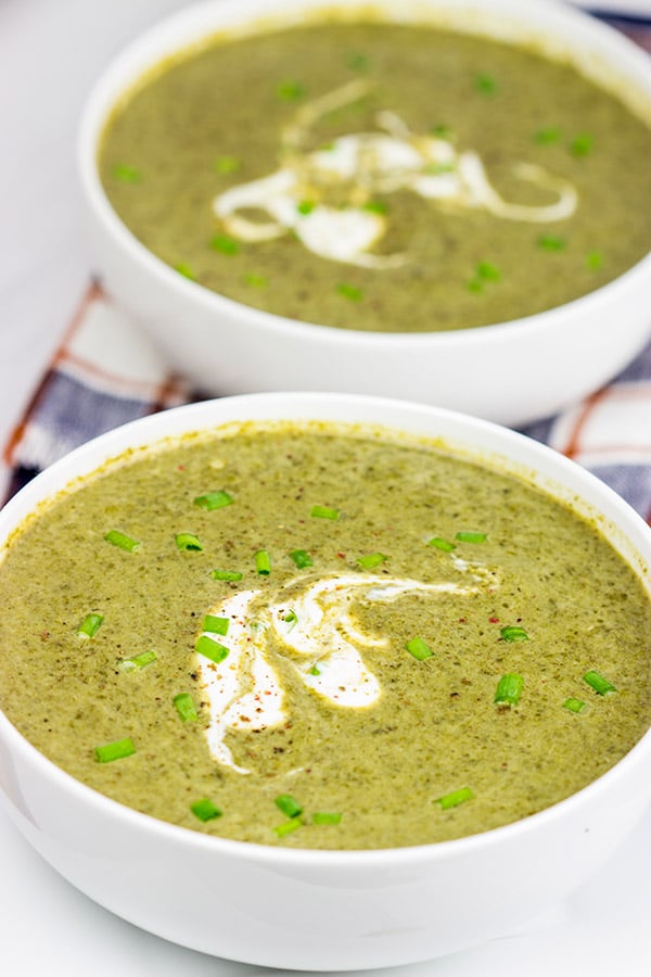 Trying to cut back a little bit? This Healthy Spinach Artichoke Soup is the perfect solution!