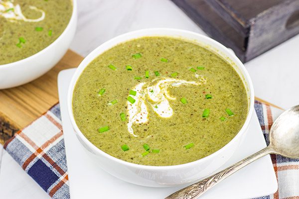 Trying to cut back a little bit? This Healthy Spinach Artichoke Soup is the perfect solution!