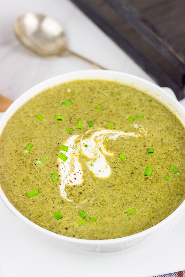 Trying to cut back a little bit? This Healthy Spinach Artichoke Soup is the perfect solution!