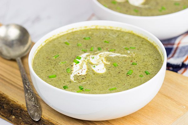 Trying to cut back a little bit? This Healthy Spinach Artichoke Soup is the perfect solution!
