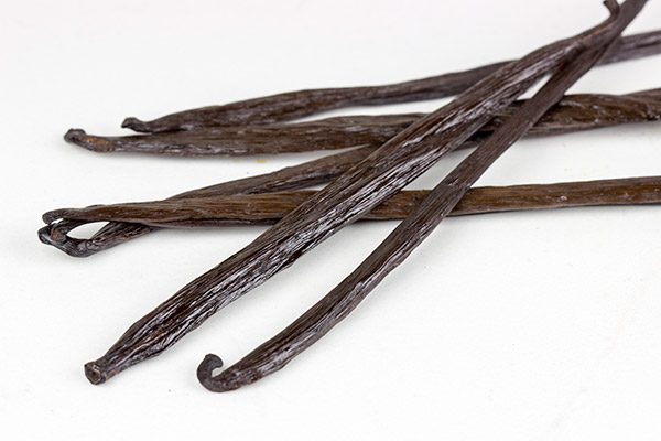How to cut a vanilla bean