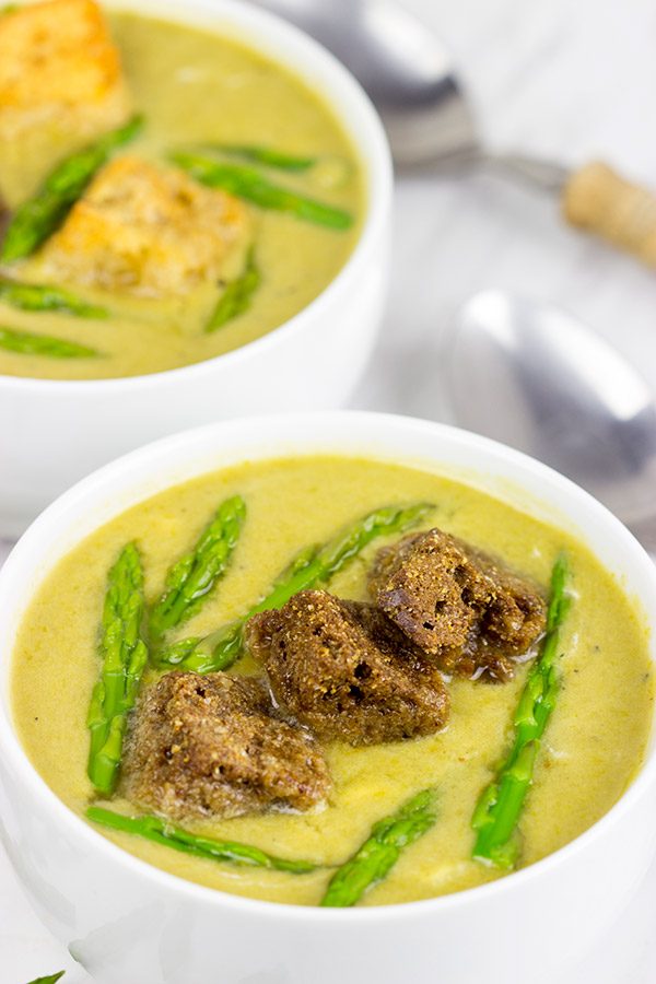 This Skinny Asparagus Soup makes for a great low-calorie meal on a chilly day!