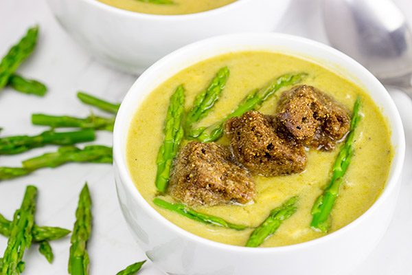 This Skinny Asparagus Soup makes for a great low-calorie meal on a chilly day!