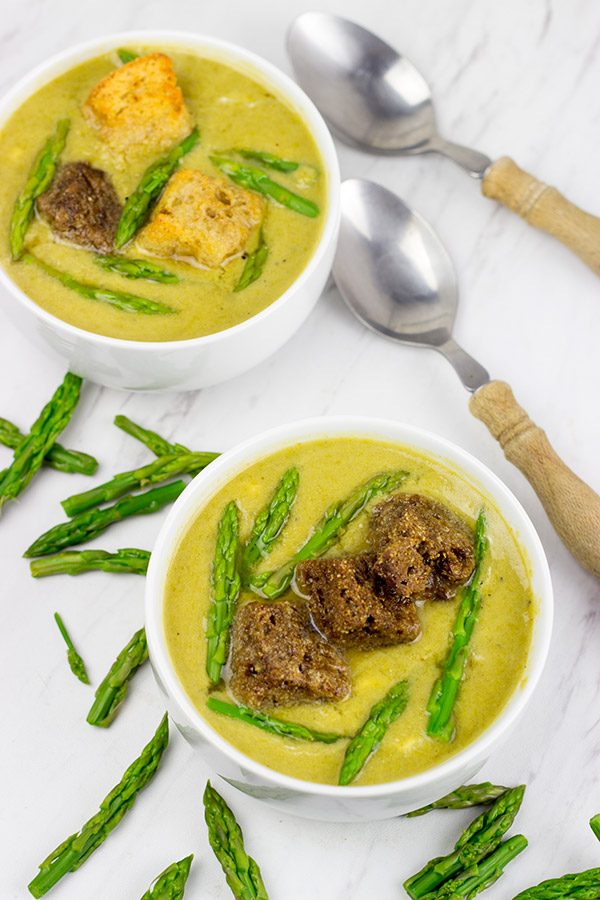 This Skinny Asparagus Soup makes for a great low-calorie meal on a chilly day!