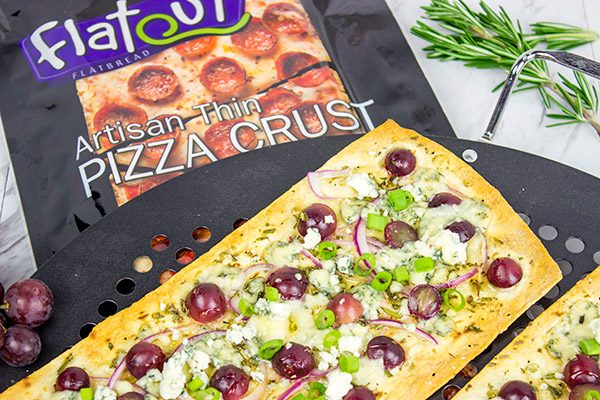 Featuring a sweet + savory combo of red grapes and blue cheese, these Blue Cheese and Roasted Grape Flatbread Pizzas make for an easy gourmet dinner!