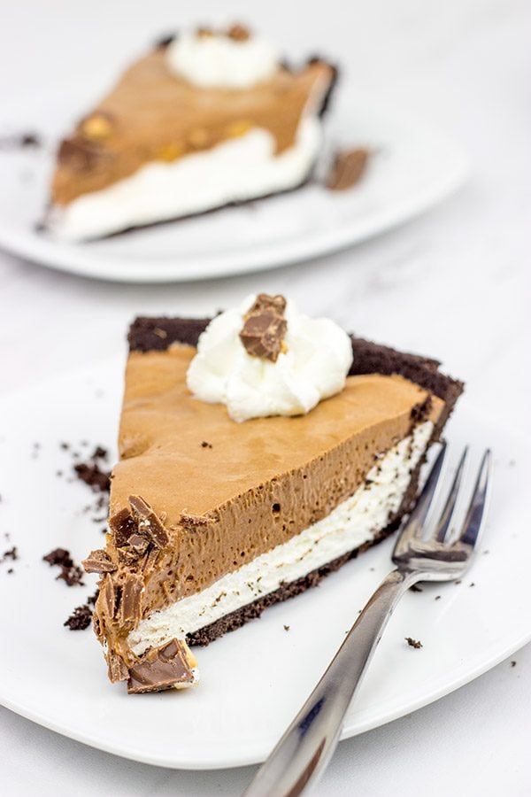 This No Bake Chocolate Almond Pie includes only 3 ingredients, and it's ready in minutes! It's perfect for summer parties!