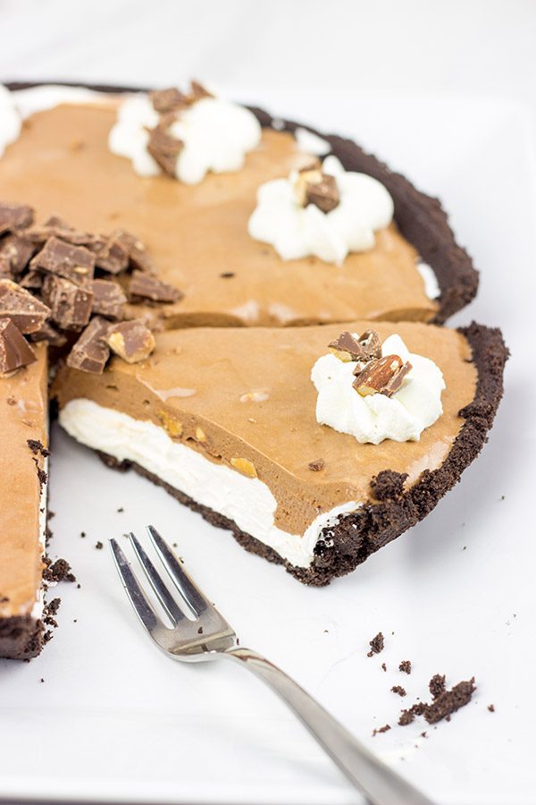 This No Bake Chocolate Almond Pie includes only 3 ingredients, and it's ready in minutes! It's perfect for summer parties!