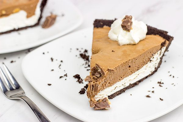 This No Bake Chocolate Almond Pie includes only 3 ingredients, and it's ready in minutes! It's perfect for summer parties!