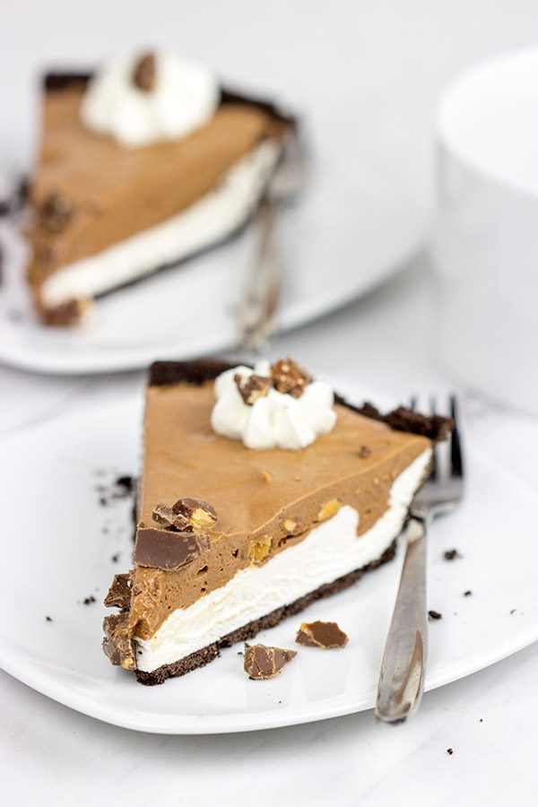 This No Bake Chocolate Almond Pie includes only 3 ingredients, and it's ready in minutes! It's perfect for summer parties!