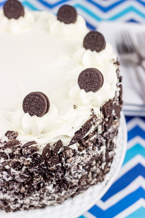 Turn your favorite cookie into a cake with this tasty Oreo Cake recipe!