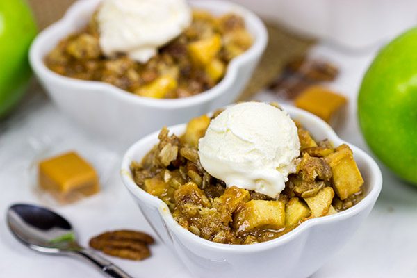 This Caramel Apple Crisp tastes like Autumn in a bowl!