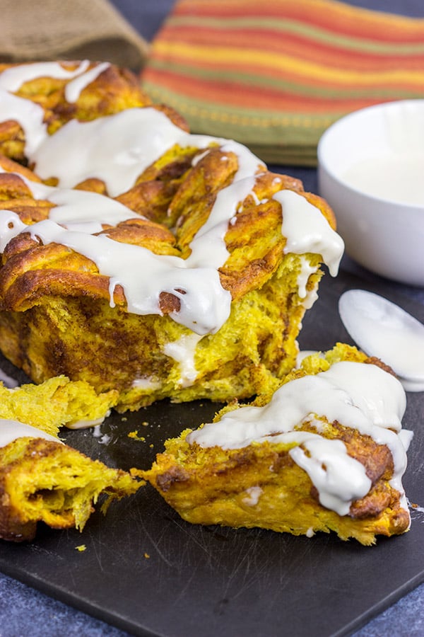 Go ahead!  Reach in there and pull off a piece of this Pumpkin Spice Pull Apart Bread!