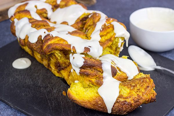 Go ahead!  Reach in there and pull off a piece of this Pumpkin Spice Pull Apart Bread!