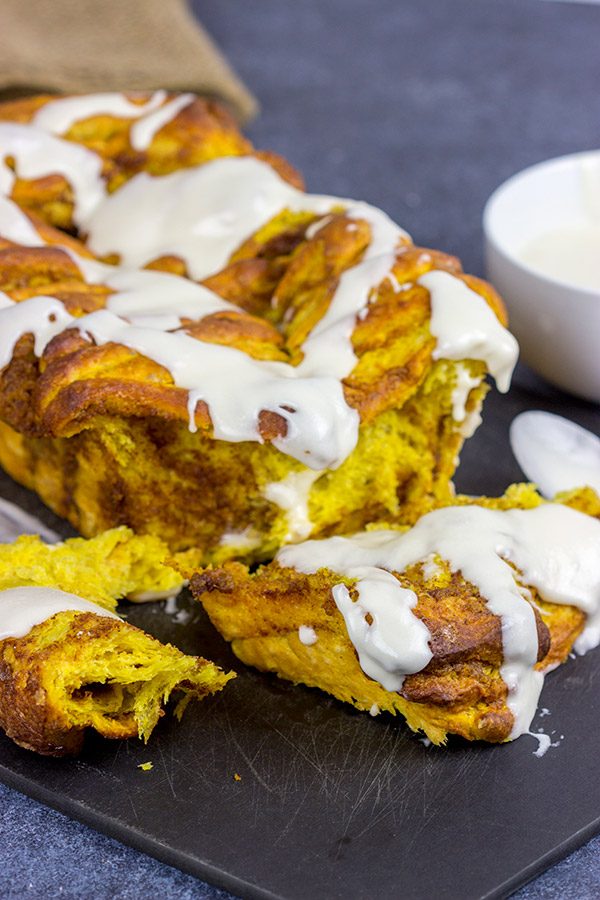 Go ahead! Reach in there and pull off a piece of this Pumpkin Spice Pull Apart Bread!
