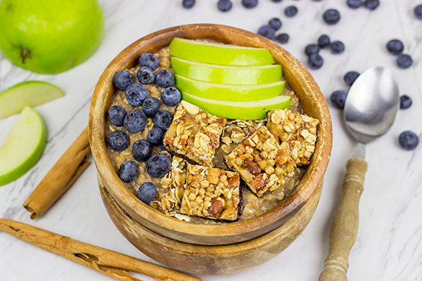 Chilly Autumn mornings call for a comforting bowl of Apple Pie Oatmeal!