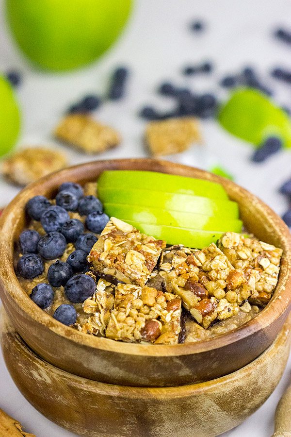 Chilly Autumn mornings call for a comforting bowl of Apple Pie Oatmeal!