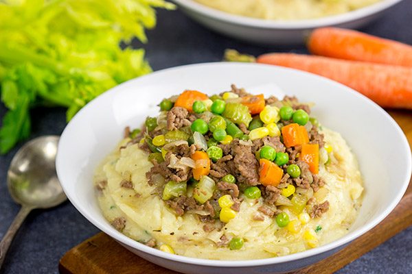 These Shepherd's Pie Mashed Potatoes are a delicious comfort meal...perfect for cold winter days!