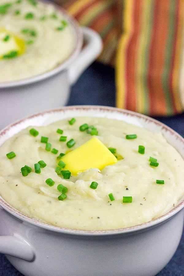 Make Thanksgiving easier with this Slow Cooker Mashed Potatoes recipe!  (Plus, these mashed potatoes are seriously delicious!)