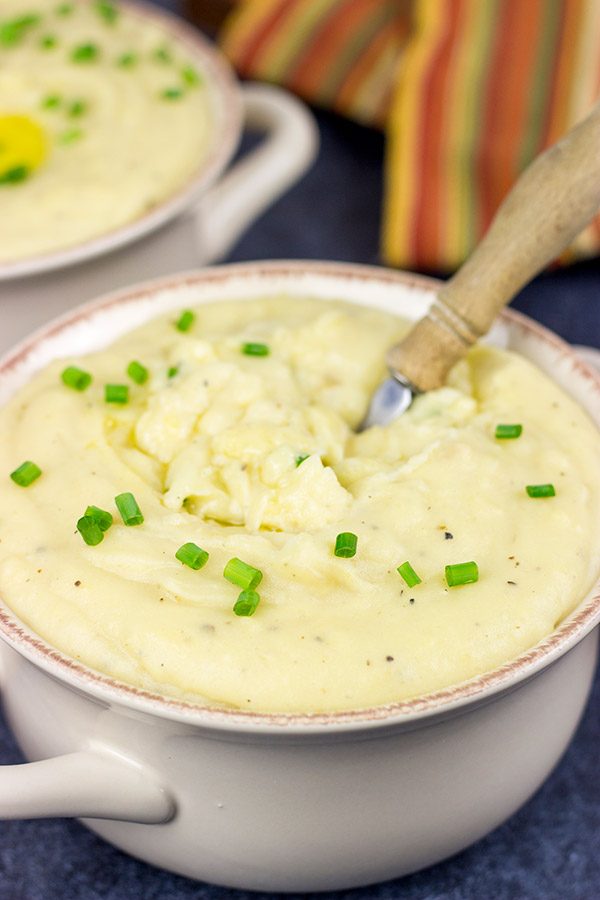 Make Thanksgiving easier with this Slow Cooker Mashed Potatoes recipe!  (Plus, these mashed potatoes are seriously delicious!)