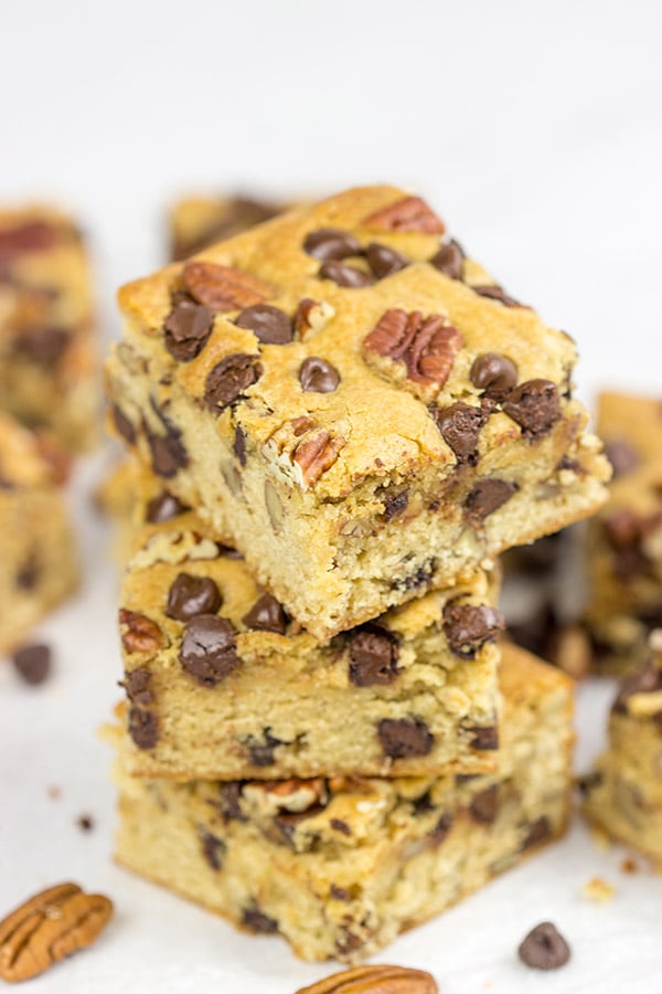Stuffed with chocolate chips and chopped pecans, these Chocolate Pecan Blondies are an easy and delicious dessert!