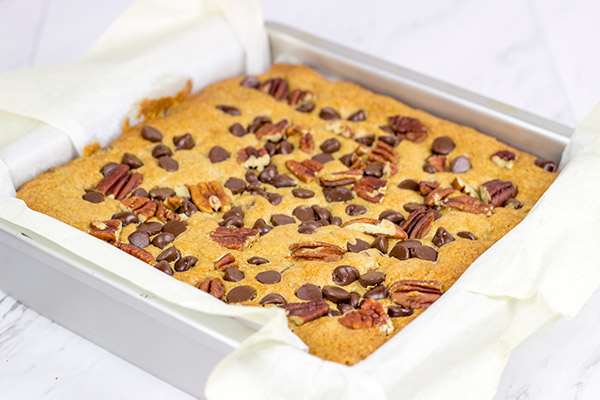 Stuffed with chocolate chips and chopped pecans, these Chocolate Pecan Blondies are an easy and delicious dessert!