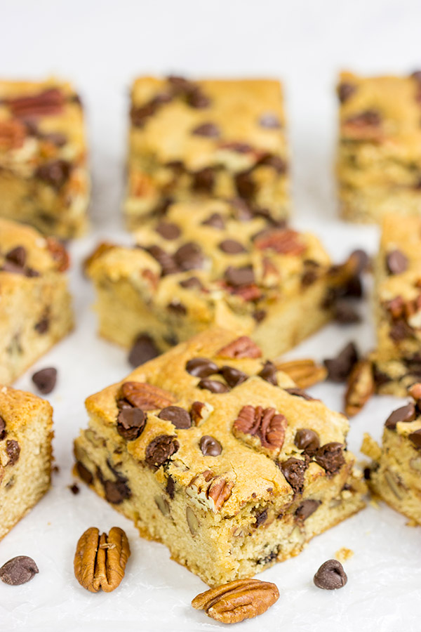 Stuffed with chocolate chips and chopped pecans, these Chocolate Pecan Blondies are an easy and delicious dessert!