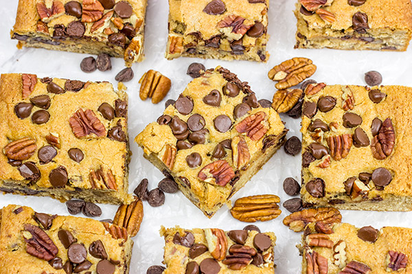 Stuffed with chocolate chips and chopped pecans, these Chocolate Pecan Blondies are an easy and delicious dessert!