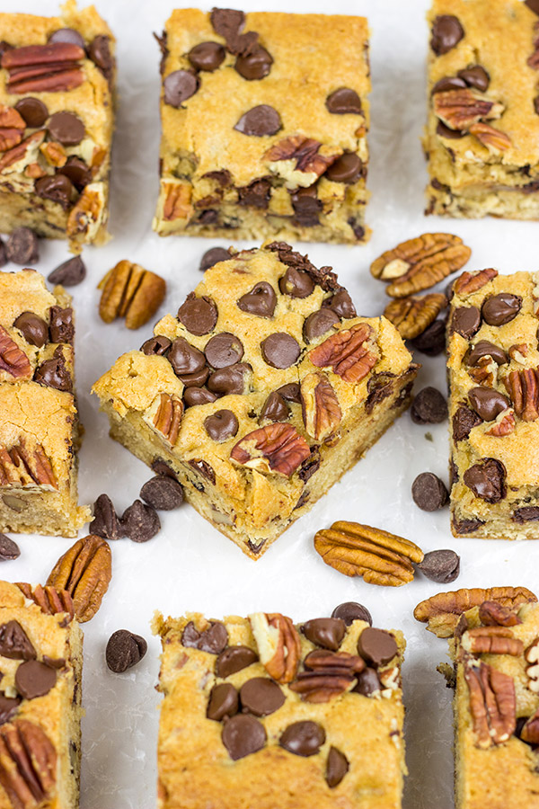 Stuffed with chocolate chips and chopped pecans, these Chocolate Pecan Blondies are an easy and delicious dessert!