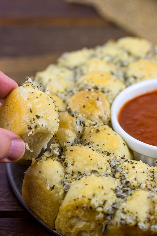 Need a great appetizer to share with friends?  This Parmesan Garlic Monkey Bread is both fun and delicious!